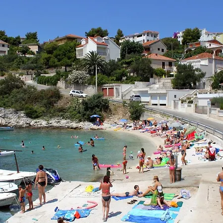 Family-friendly With Swimming Pool Mavarstica, Ciovo - 18642 아파트