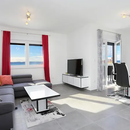 Family-friendly With Swimming Pool Mavarstica, Ciovo - 18642 * تروغير
